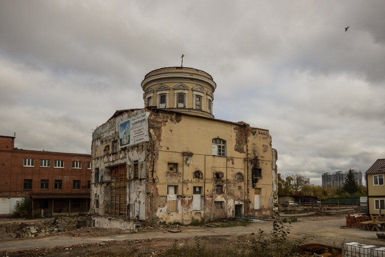 Успенский собор на ВИЗе)